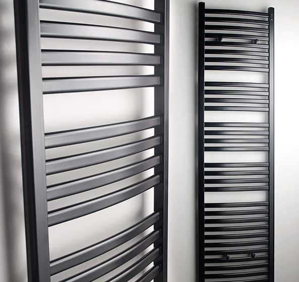 Steel-heated-towel-rail-curved-design-white-or-black-118x50-160x50-180x50-333_1542366499_810